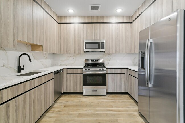 Photo - 582-586-586 66th St