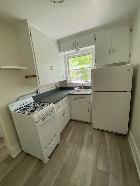 Kitchen - 1411 Golden Ave Unit 3