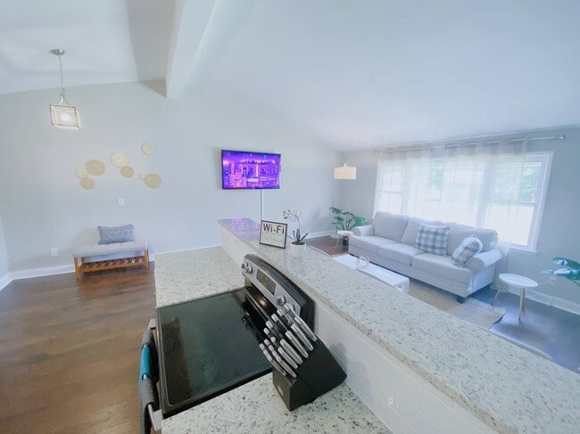 Photo - 12005 Greenleaf Dr SE