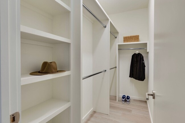 Photo - Private Room with Walk-In Closet – Utilities & WiFi Included