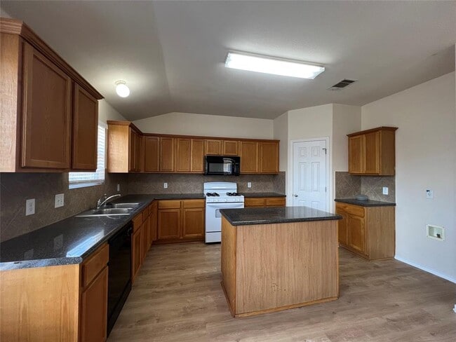 Photo - 1108 Reagan Wells Dr
