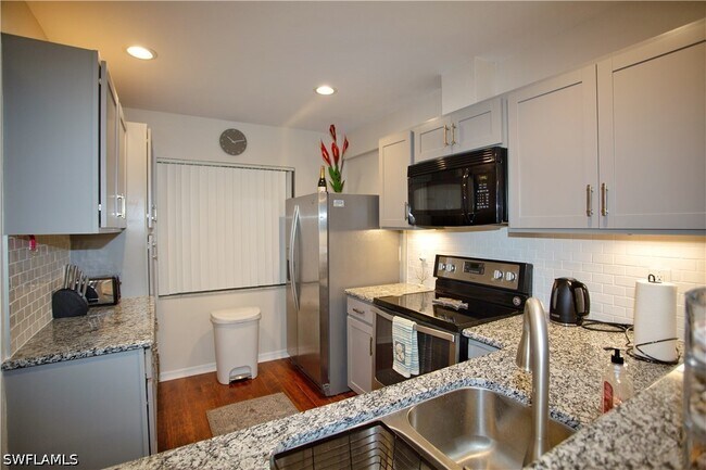 9871 Citadel Ln Unit 208