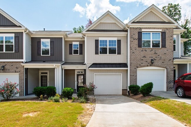 Building Photo - Serene Cul-de-Sac Retreat: 3BR Hillsboroug... Rental