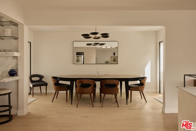 Photo - 8593 Hollywood Blvd