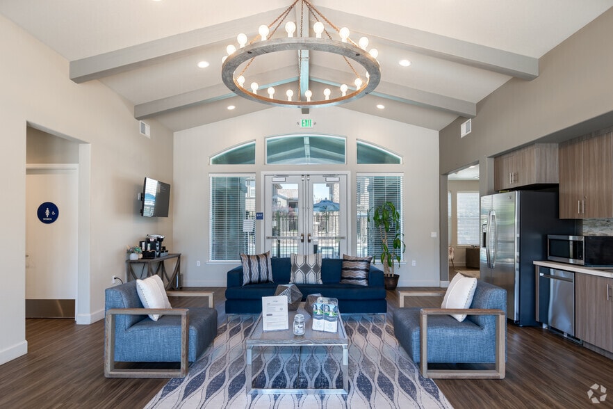 Clubhouse+Office