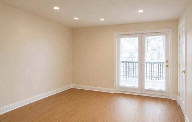 Photo - 1520 W Superior St Unit 2