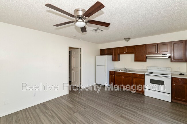 Photo - 1502 E Adams St