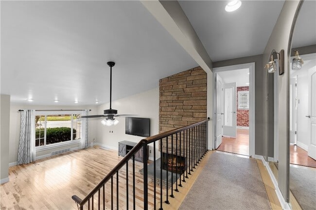 Photo - 1274 Folkstone Dr