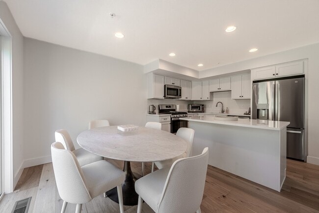 Photo - 112 Genest St