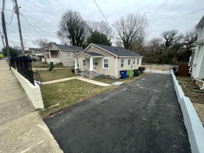 Building Photo - 2 Bd 1 Ba Ranch
