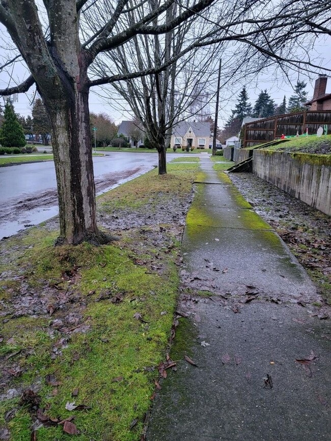 2 Bedroom House in South Tacoma w Detached garage - 2 Bedroom House in South Tacoma w Detached garage
