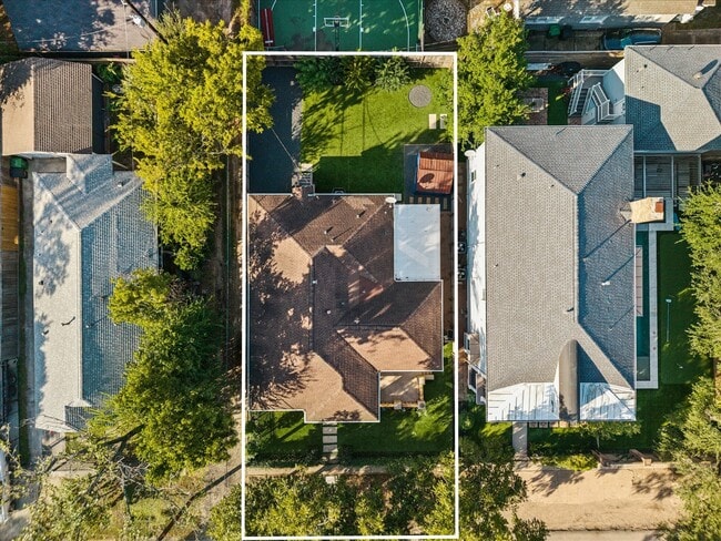 Photo - 515 E 9th St