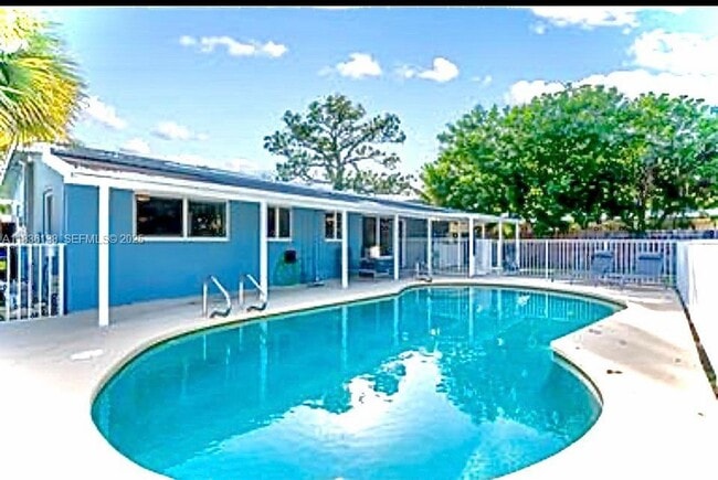 Building Photo - 2233 SE 13th St