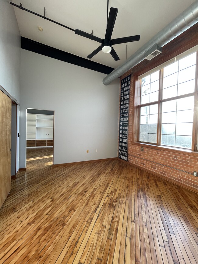 Master Bedroom - 2003 Brooklyn St Unit 210