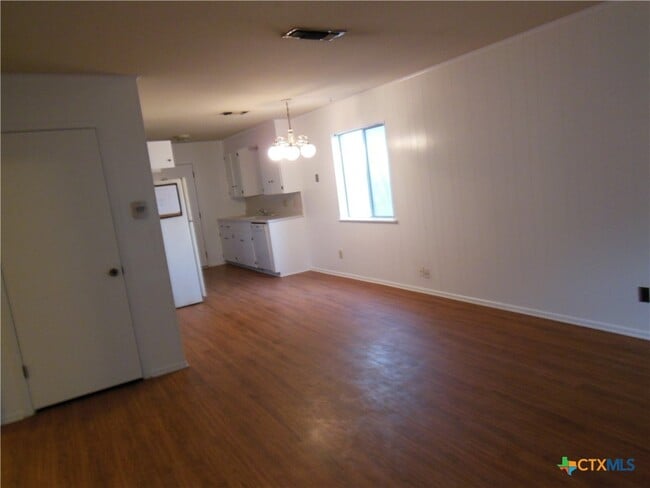 Photo - 507 Buttercup Ln