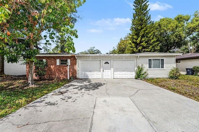 Building Photo - 14706 Carnation Dr