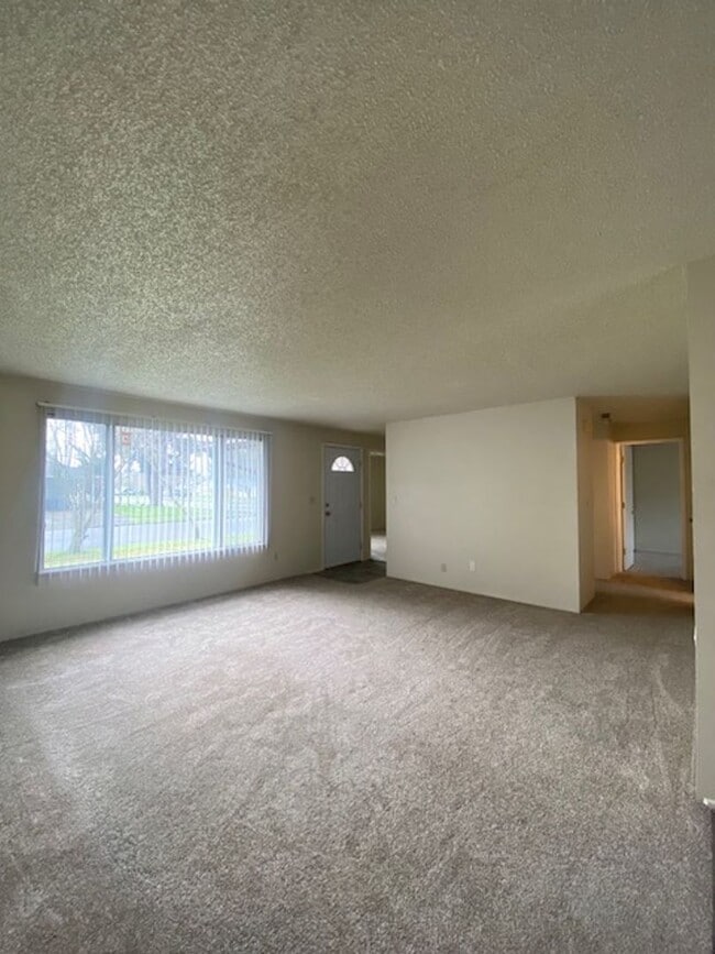 Photo - Must See Lebanon Home!