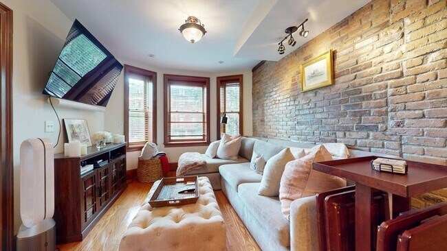 Building Photo - 661 Tremont St Unit 3 Rental