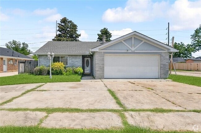 Building Photo - 2600 Cambridge Dr Rental