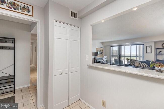 Building Photo - 900 N Stafford St Unit 2223 Rental
