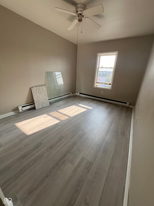 Photo - 206 S Main St