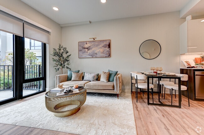 1BR, 1BA - 723SF - Living Room - 500 Parq