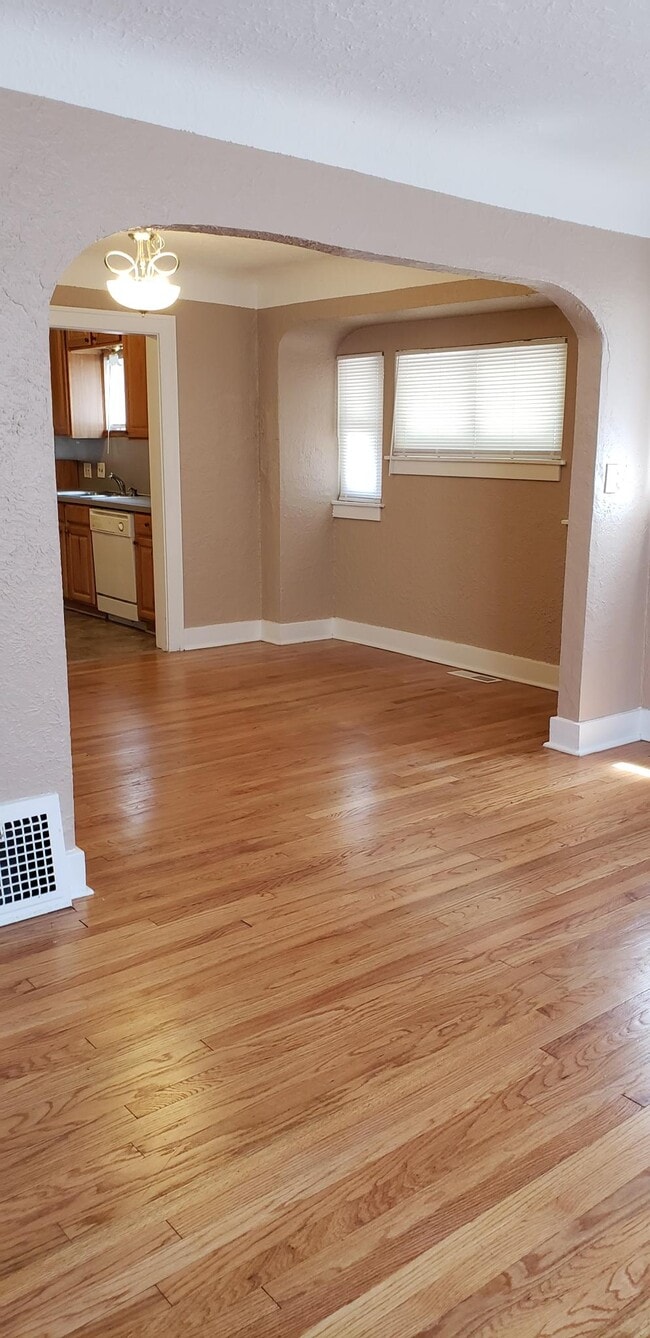 Photo - 19166 Centralia