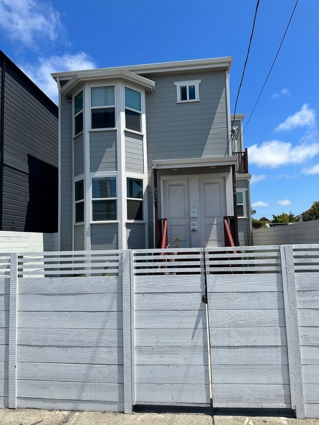 Photo - Remodeled 2bed/1 bath! Pets Ok! In-unit laundry!