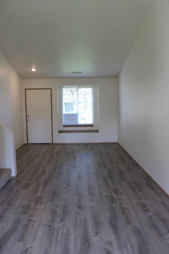 Photo - 3 bedroom 2.5 bath family home in quiet Scappoose neighborhood