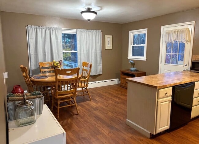 Photo - 233 Roosevelt Ave