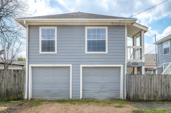 Building Photo - 4204 Lovejoy St