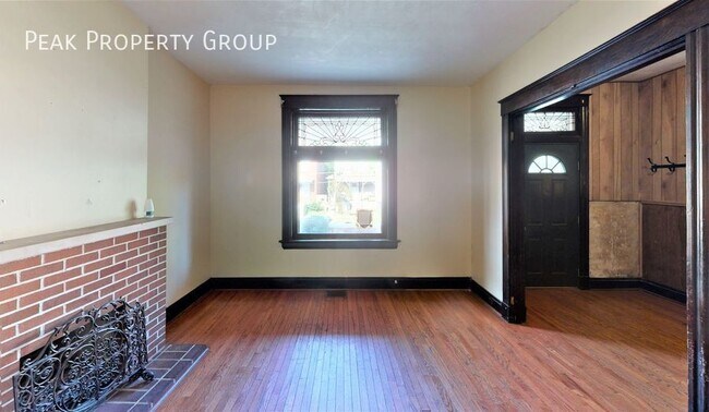 Photo - 2358 Stratford Ave