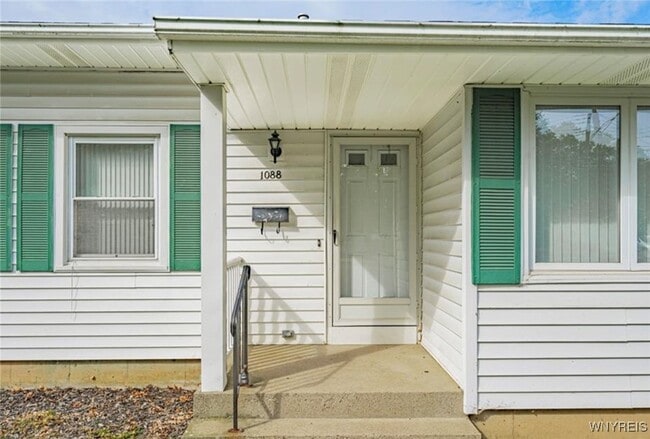 Photo - 1088 98th St