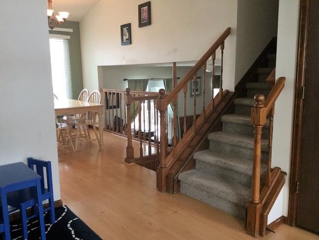 Building Photo - Fantastic 4BR, 3.5BA! Deck, FP, great yard, location!! (Regal)