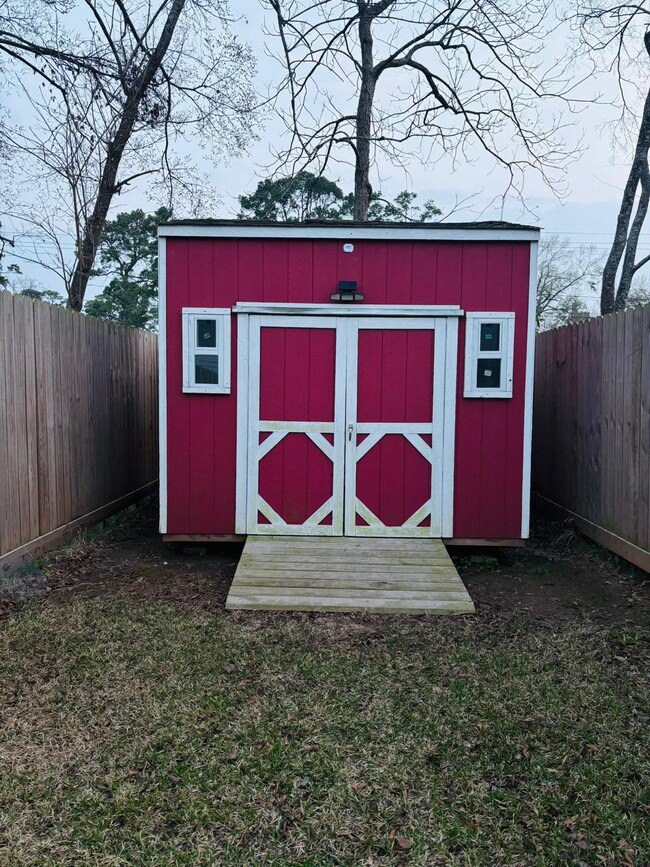 Photo - 8220 Crestview Dr