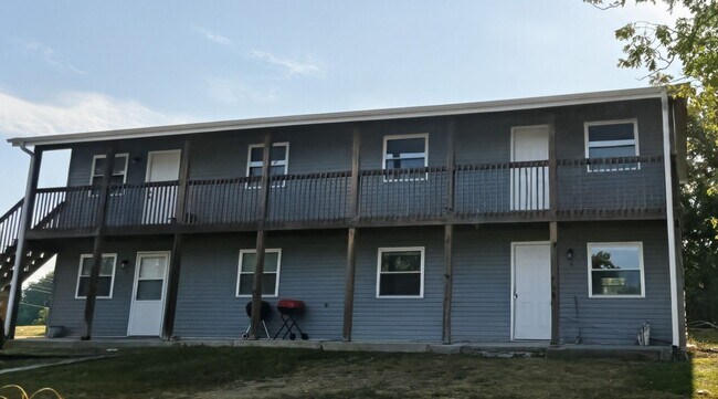 Building Photo - 6246 NE Circle Dr Unit 4 Rental