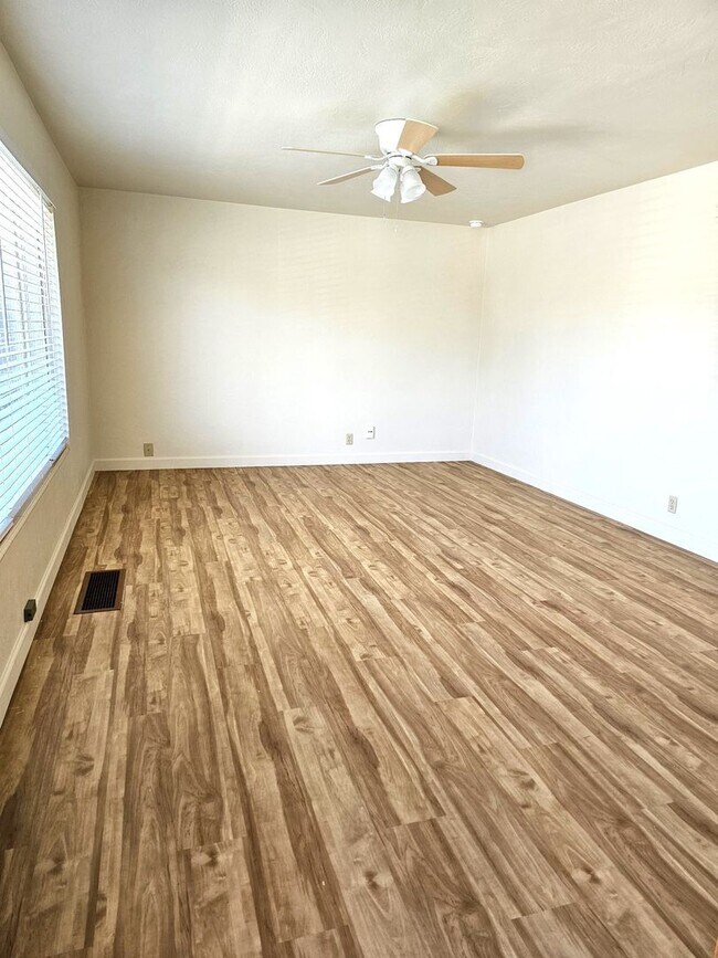 BEAUTIFULLY UPDATED DUPLEX, 2 BEDROOM, 1 B... Rental House Rental in