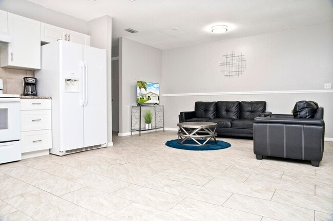 Photo - 722 SE Thanksgiving Ave