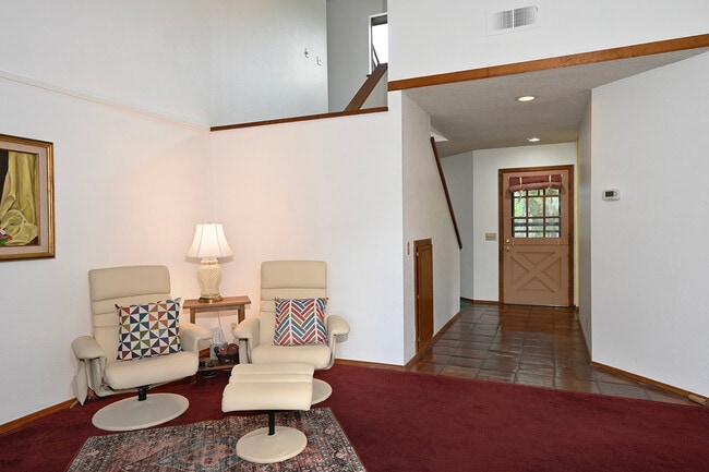 Photo - 715 W A Barr Rd