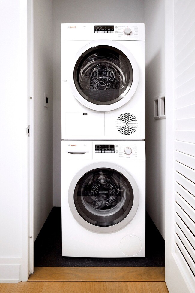 Photo - 70 Pine Apartments