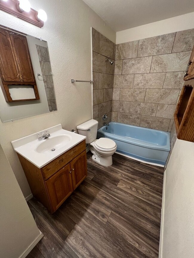 2 Bed 2 Bath House, Water & Lawn Care Incl... House Rental in Van