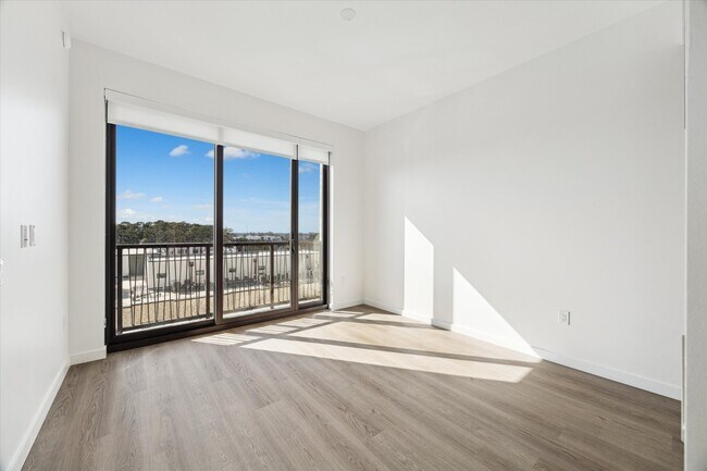 Photo - 1 Riva Row Unit 715