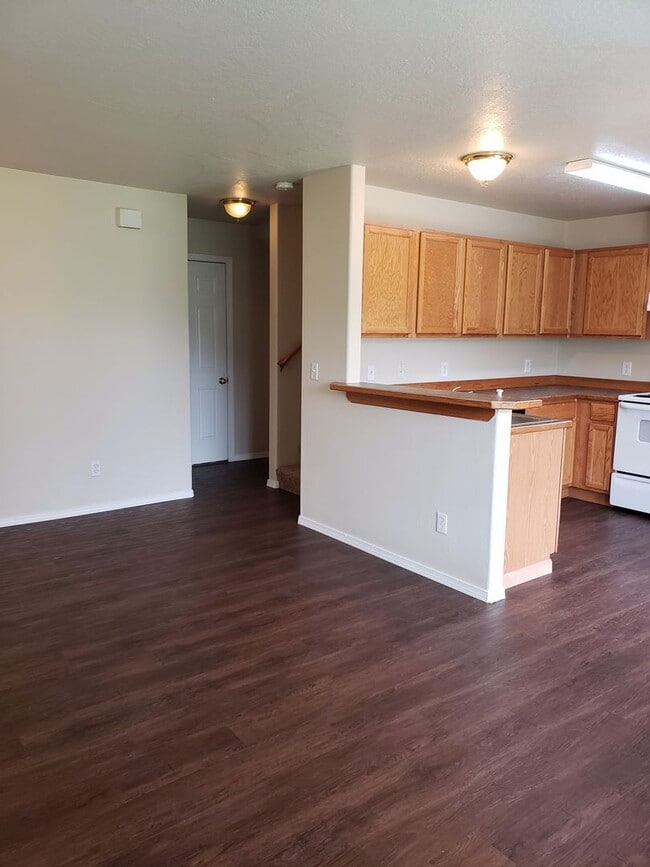 Photo - Wonderful Updated 3 bedroom 2 Bath 3 level Duplex in Post Falls.