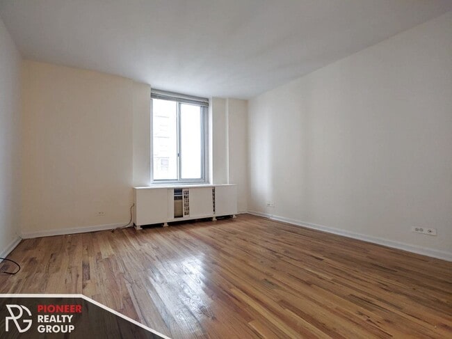 Photo - 4600 N Clarendon Ave Unit 906