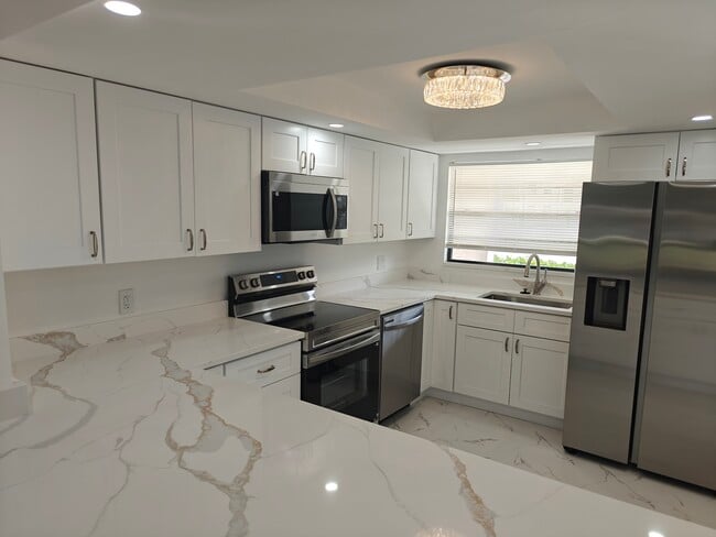 Building Photo - 151 Cypress Way E Unit D-103