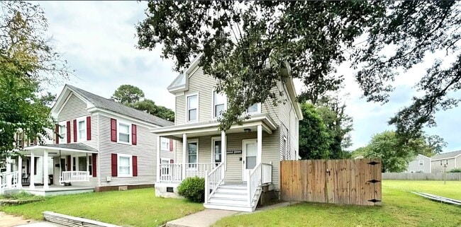 Building Photo - 1112 Hoover Ave Unit B