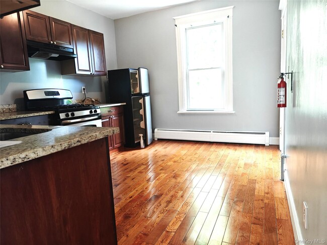 Building Photo - 104 Winnikee Ave Unit 3