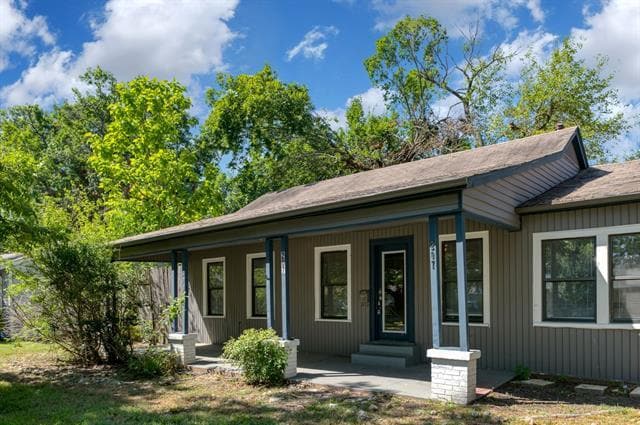Photo - 207 Hackberry St