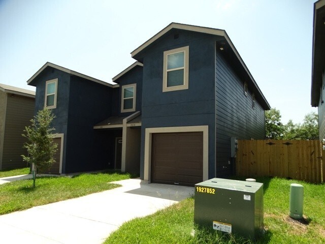 Photo - 7010 Lakeview Dr.