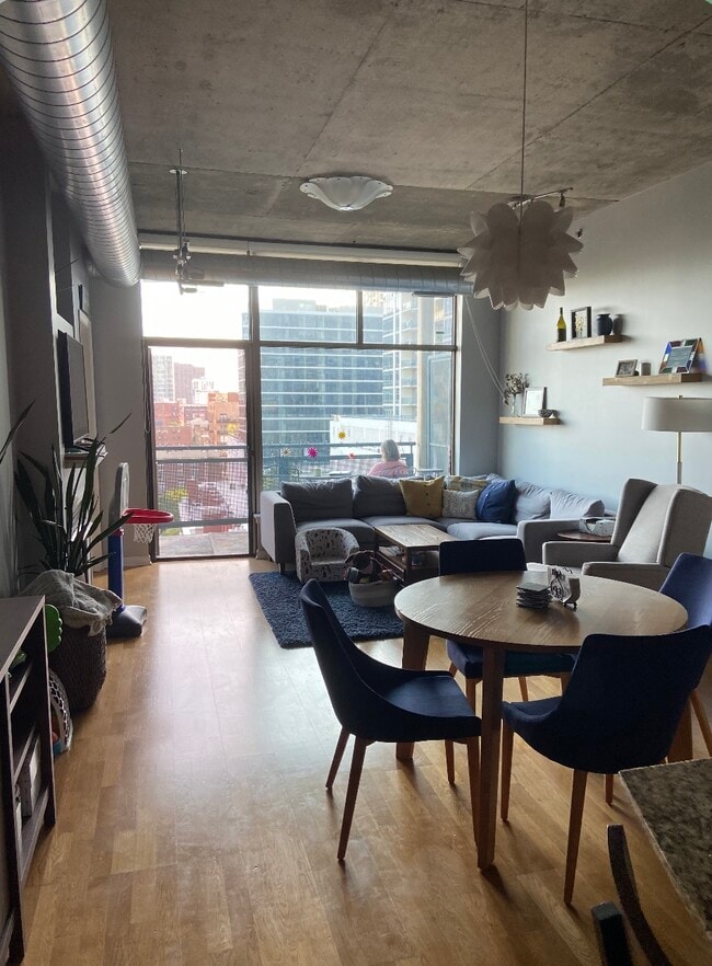 Building Photo - 125 W 13th St Unit 811 Rental